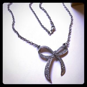 ❗️3/$7 Silver jeweled ribbon necklace